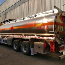 專業(yè)解析 重汽汕德卡30.4方鋁合金運(yùn)油車——廠家直售價格、配置與選購指南